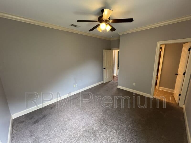 Zachary House: 7335 Oakview Dr.