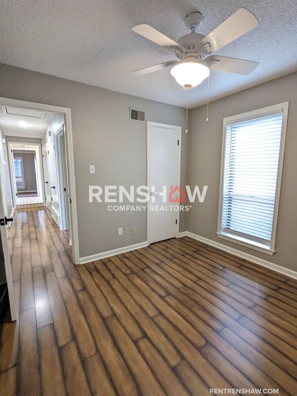 Bartlett House: 6936 Briarhill Dr