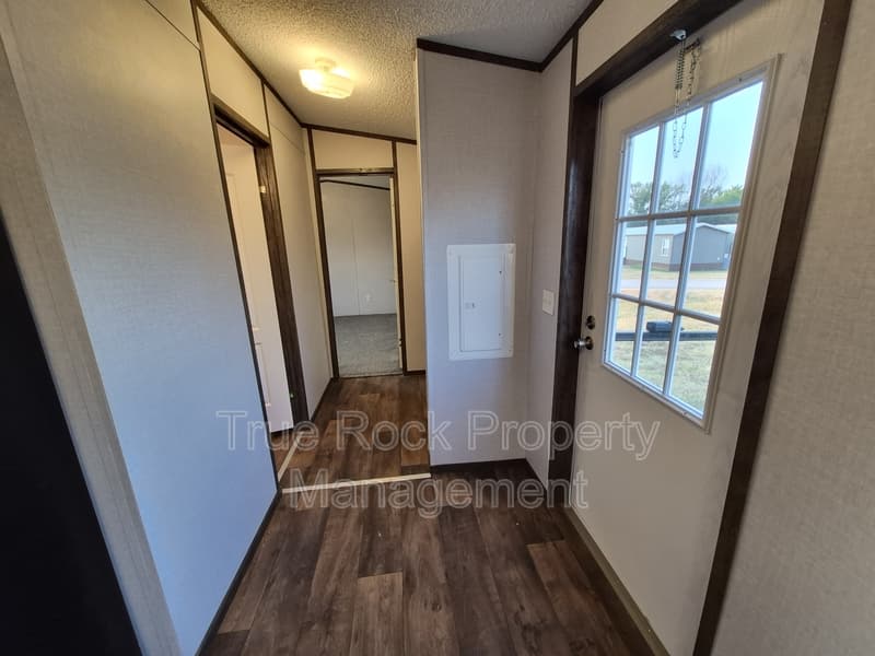 Ada House: 16213 County Road 1525