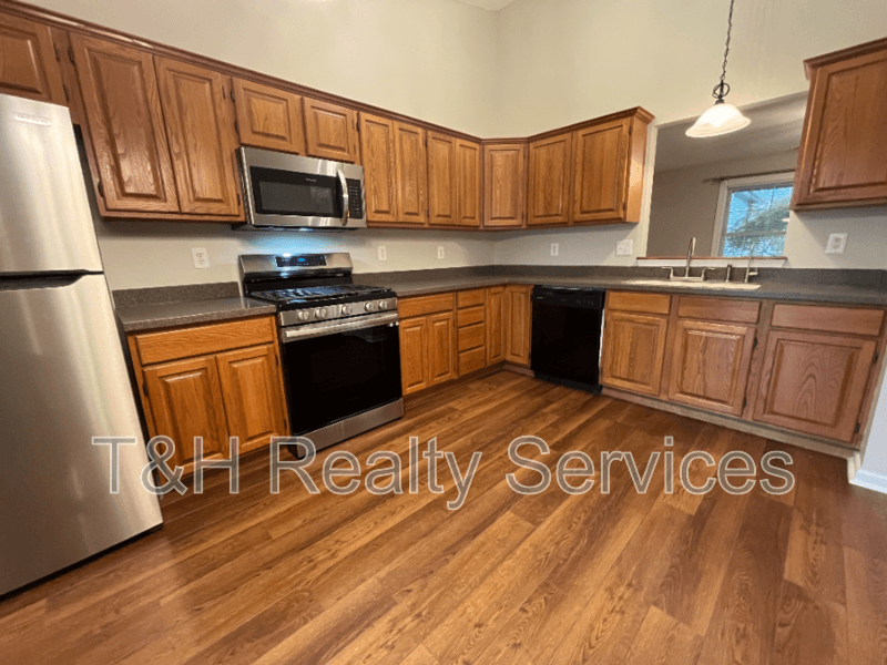 Mooresville House: 249 Pineview Drive
