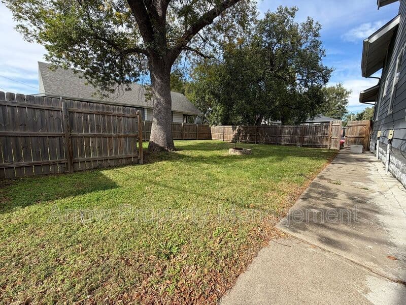 Lincoln Condo: 1459 Plum
