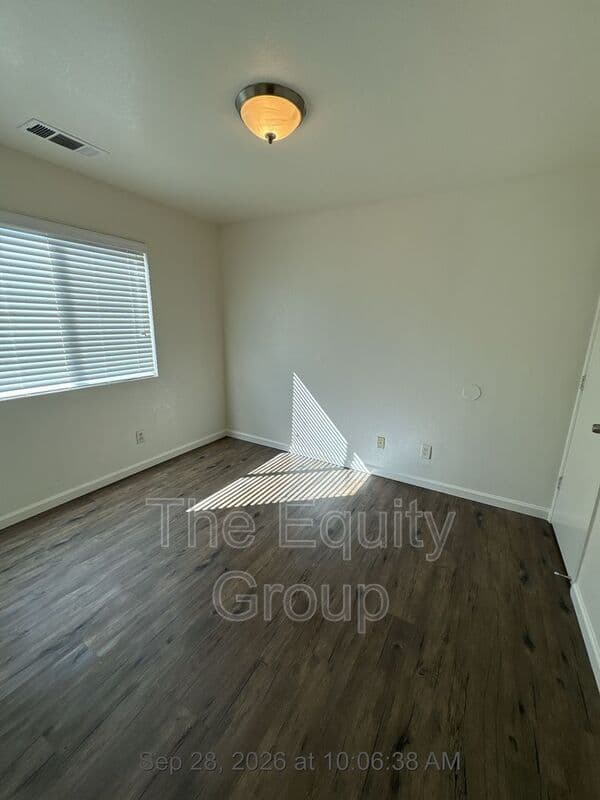 Tulare House: 107 West Sonora Avenue