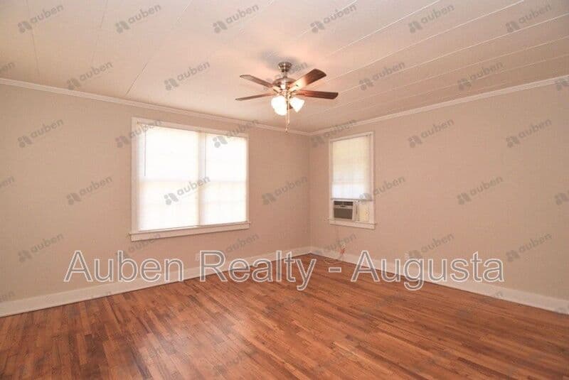Augusta House: 512 Beaufort Drive
