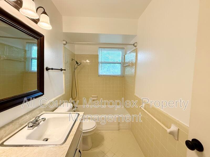 Dallas Apartment: 10450 E. Northwest Highway