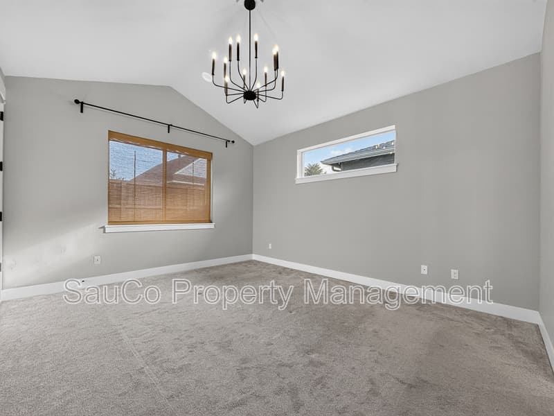 Hillsboro House: 8063 Southeast Reddington Street