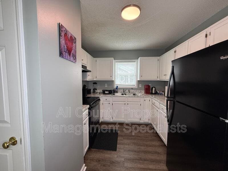 Columbia House: 14 Lindsay St