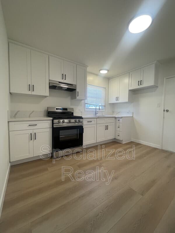 Glendale Condo: 500 Hill Drive