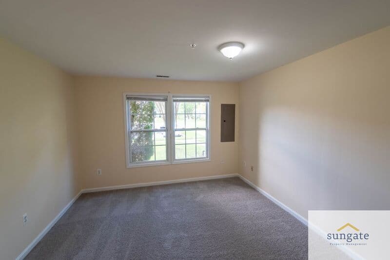 Rosedale Townhome: 11 Hallsdale Ct