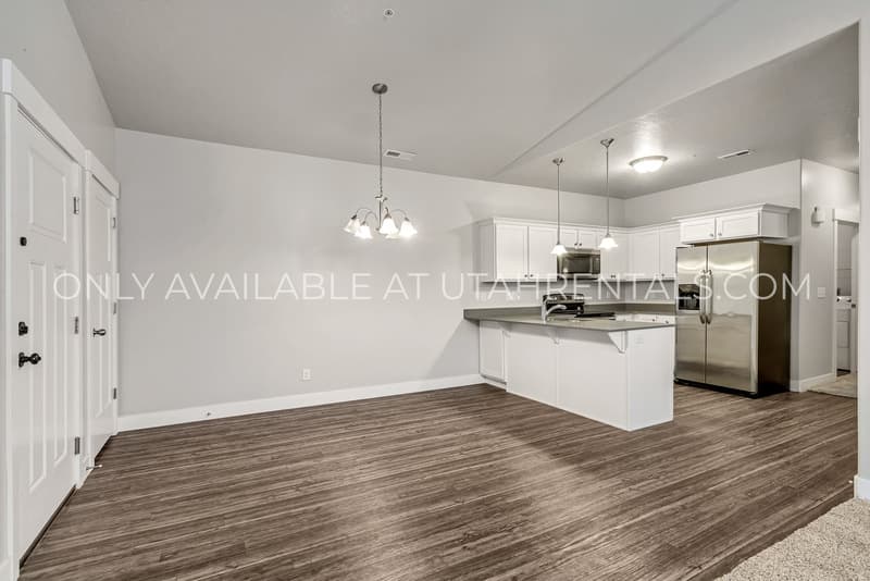 Vineyard Condo: 42 W Silver Springs Dr