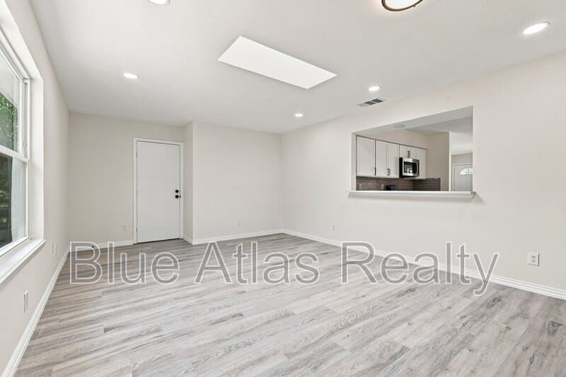 Dallas House: 6008 Golden Gate Drive