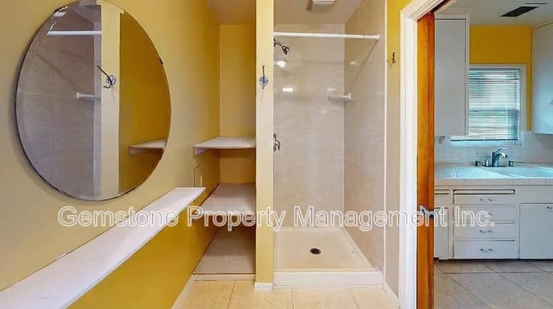 San Diego House: 4947 63rd St