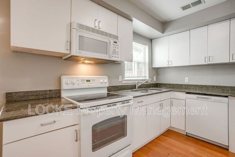 Fort Worth House: 3808 Bryce Ave