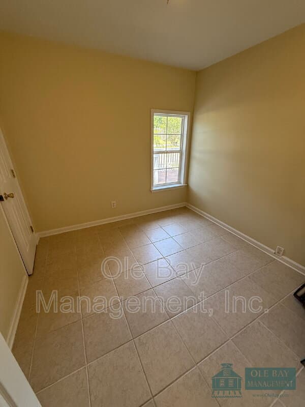 Mobile House: 5011 Highcrest Drive