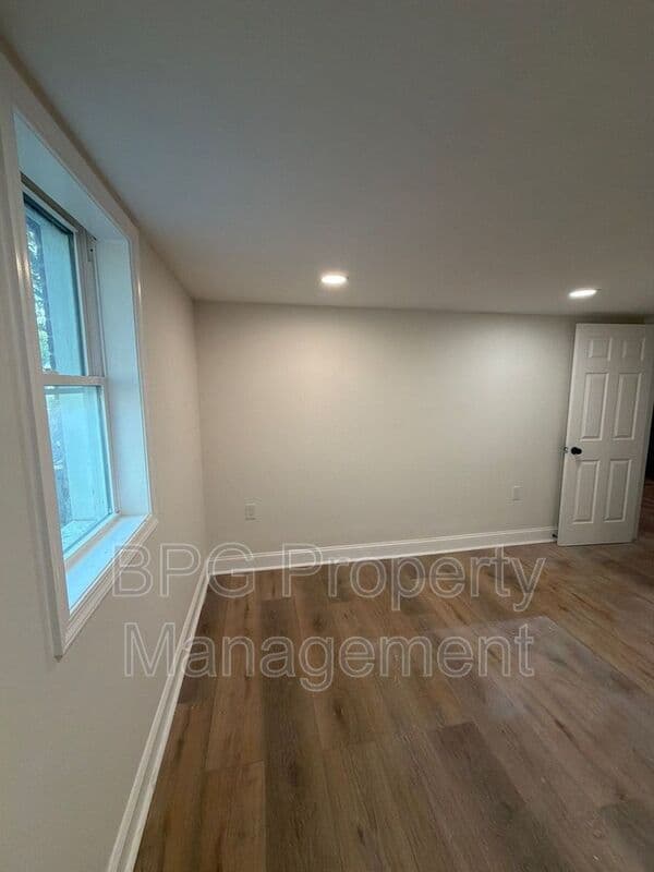Woodstock Condo: 204 N Muhlenberg St