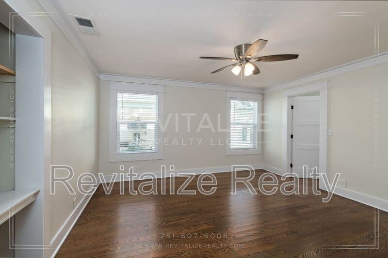Mobile House: 80 Hathaway Rd N