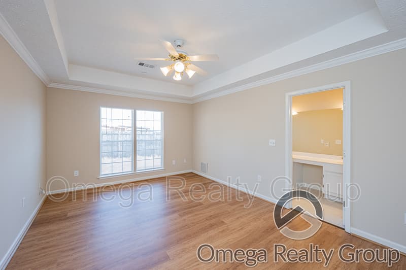 Montgomery House: 924 Eastern Oaks Dr