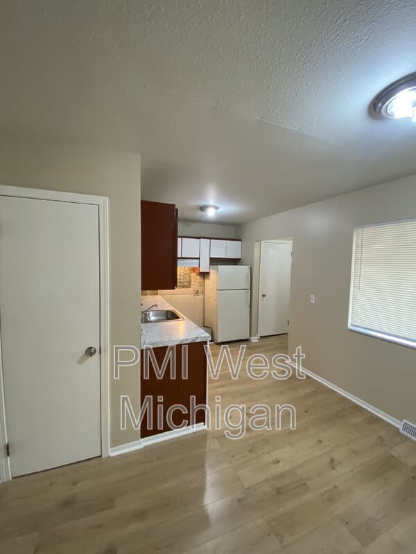 Grand Rapids Townhome: 6081 In The Pines Dr SE