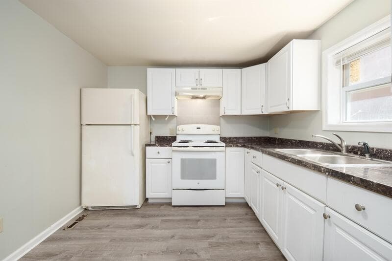Troy Condo: 114 Ida Street - 1