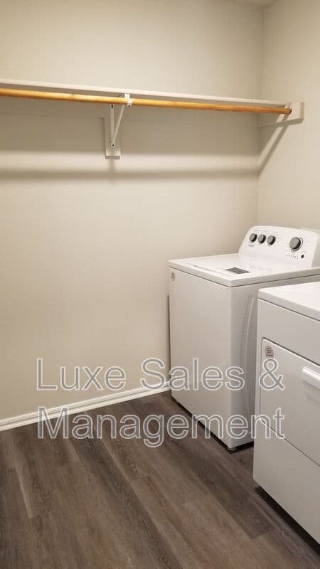 Bartlesville House: 3206 Roman Circle