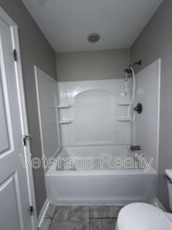 Long Beach House: 113 Alverado Dr