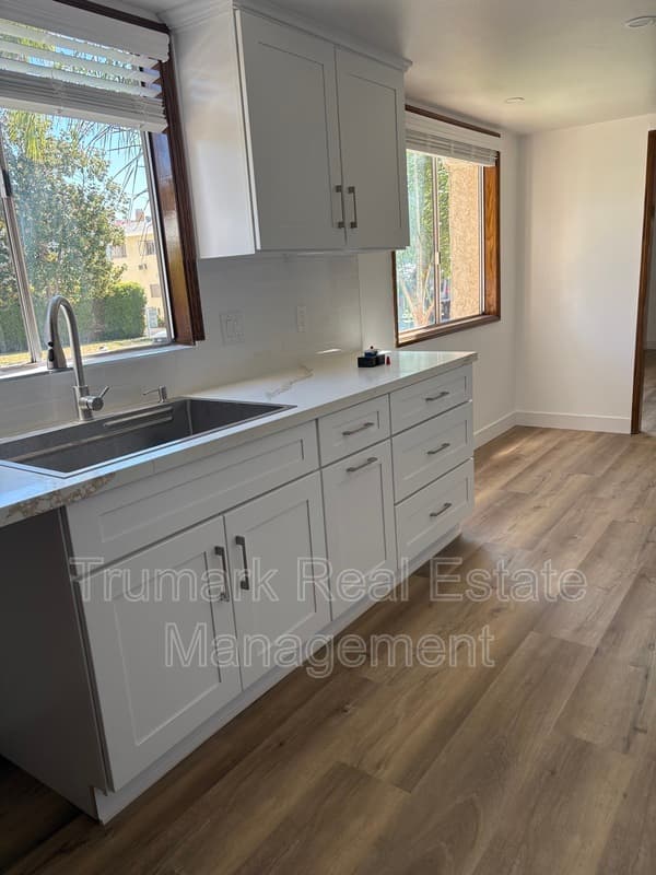 Glendale Townhome: 1143 N Louise St
