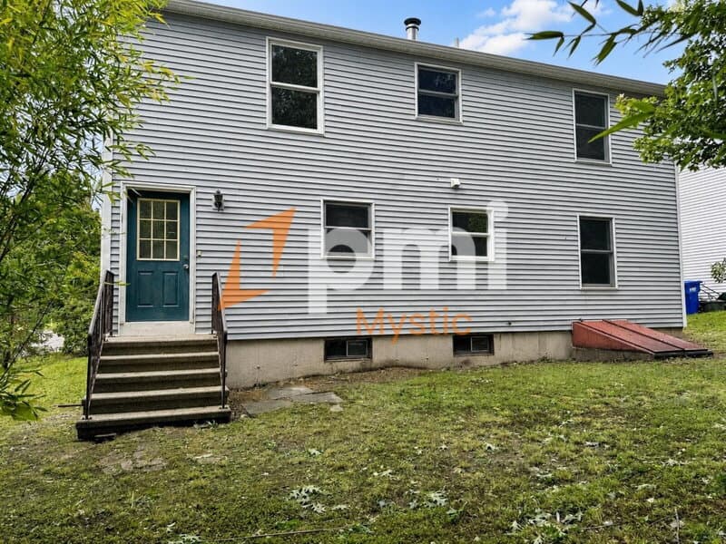 Mystic House: 106 Deerfield Ridge Dr