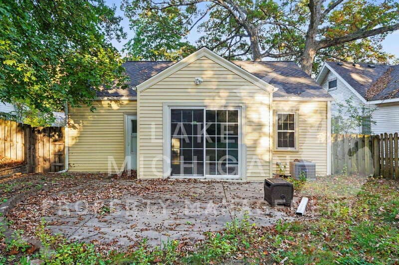 Grand Rapids House: 1237 Colorado Avenue Southeast