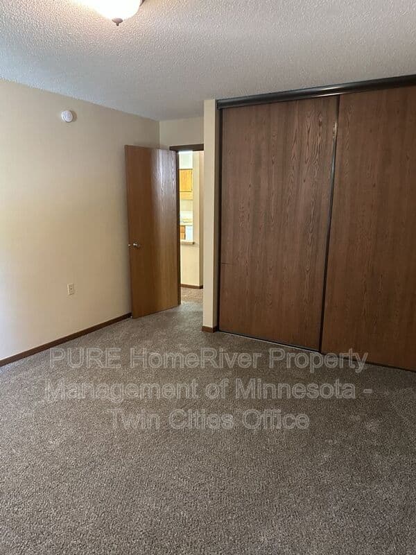 South St Paul Condo: 221 Grand Ave W
