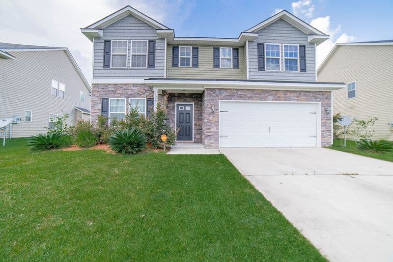 Savannah House: 126 Endicott Dr