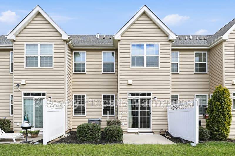 Hamilton Townhome: 9 Flagger Lane