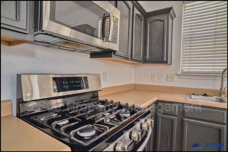 El Paso House: 7959 Morning Dawn Avenue !!