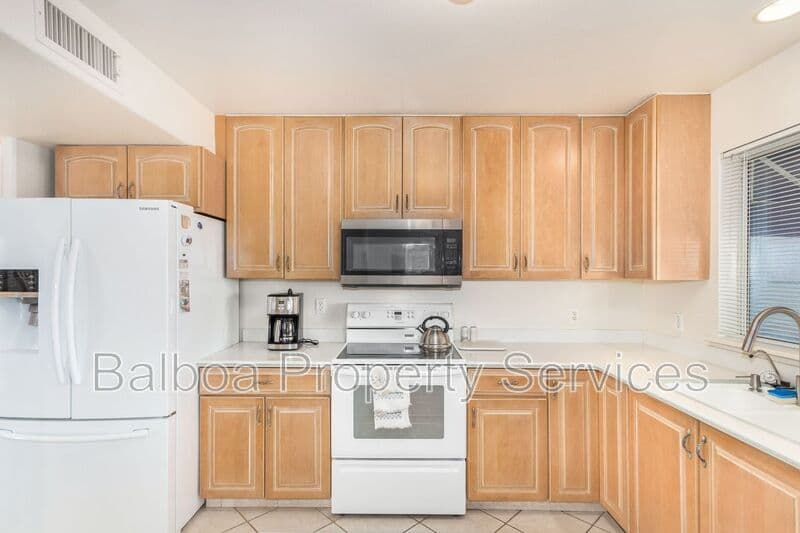 Mesa Condo: 220 N 22nd Pl