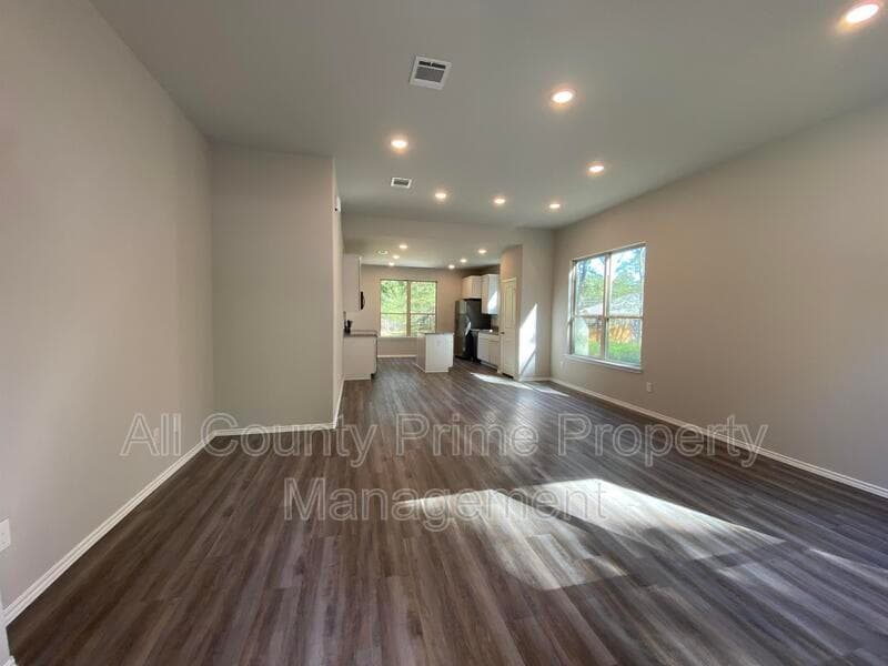 Montgomery House: 15860 Pecan Drive