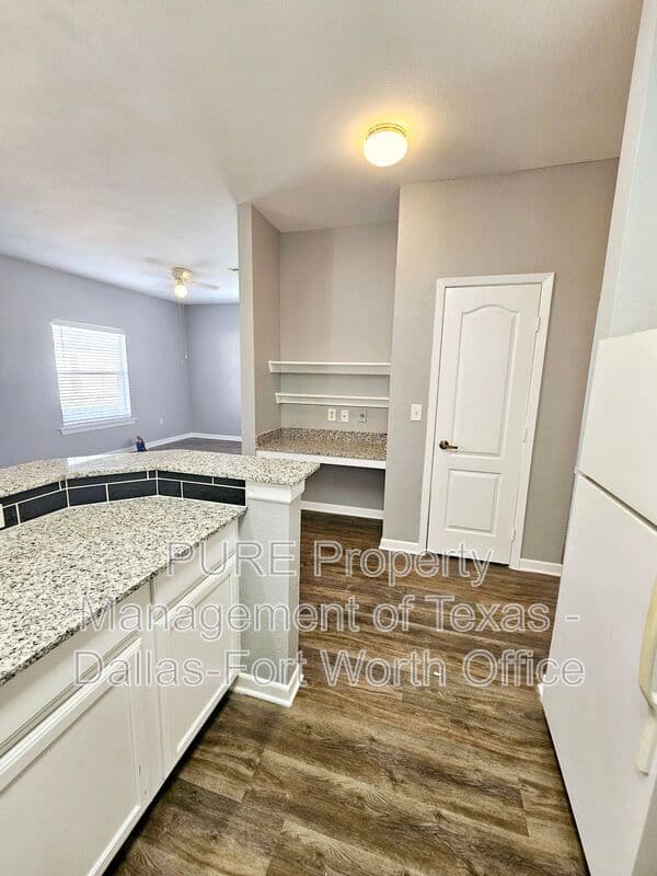 Grapevine Apartment: 400 Glade Road