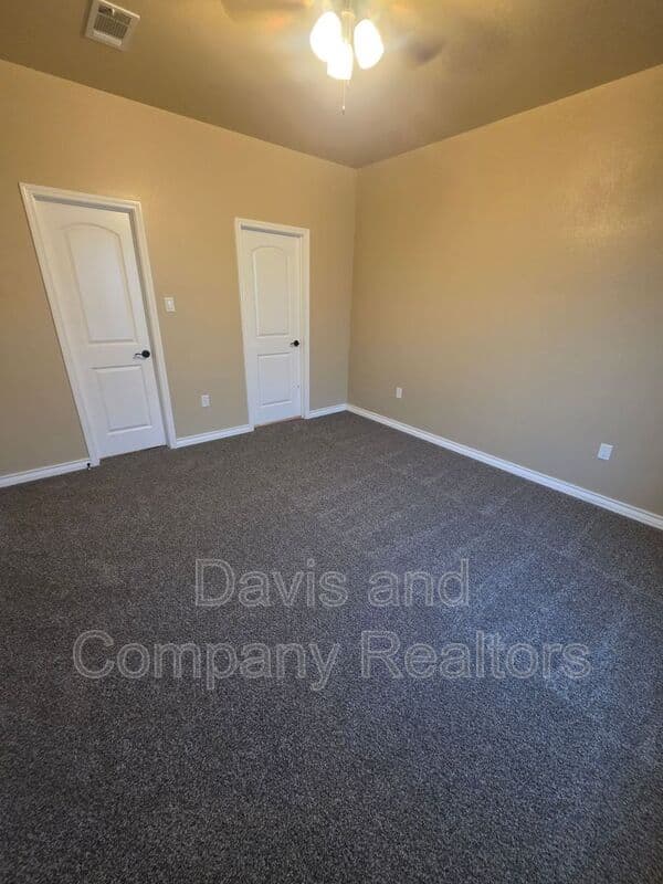 Midland House: 104 S Carver St