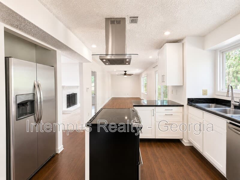 Alpharetta House: 10440 Virginia Pine Ln