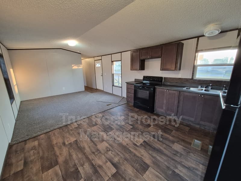 Ada House: 16213 County Road 1525