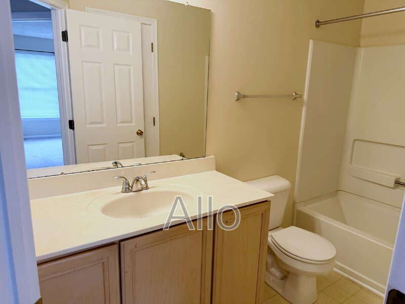 Wilmington Townhome: 469 Woodstock Ln