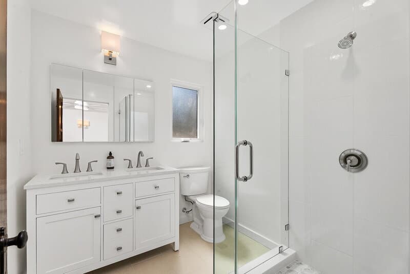 Long Beach House: 76 Roycroft Avenue