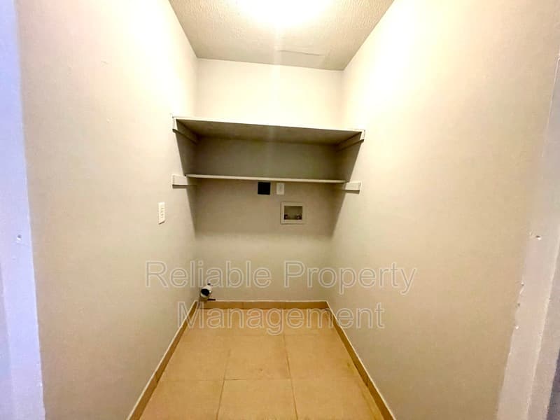 Selma Condo: 606 Winston Circle