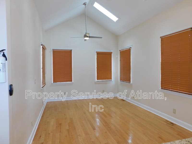 Atlanta House: 675 Grady Pl SW