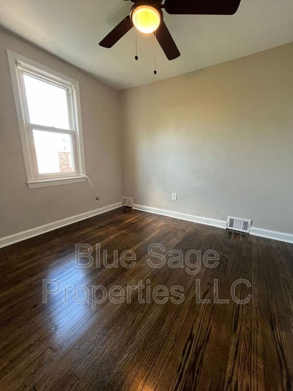 Crum Lynne Townhome: 1220 Lawrence Ave