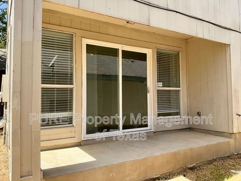 Round Rock House: 1594 Parkfield Circle