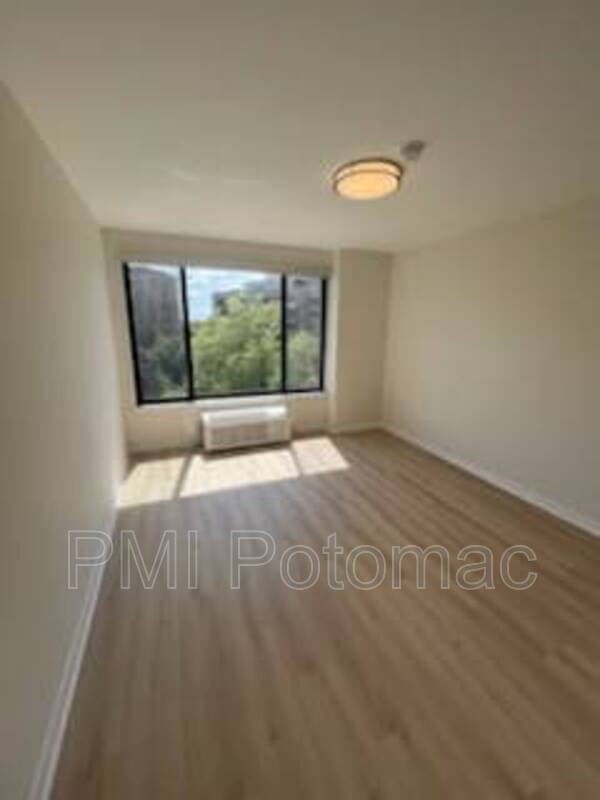 Washington Condo: 2501 Calvert Street Northwest
