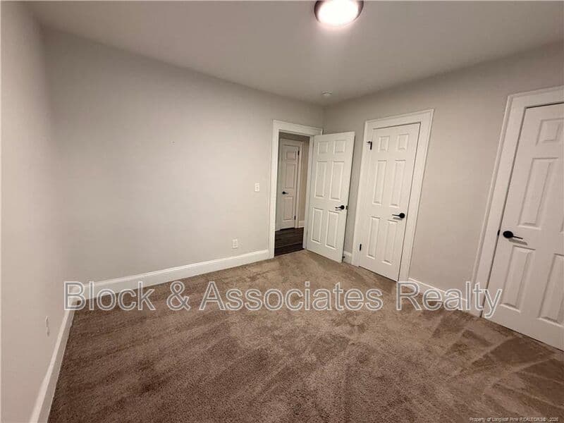 Fayetteville House: 110 KENSINGTON CIR