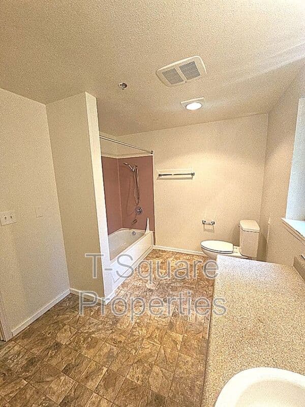 Seattle House: 7041 S 116th PL