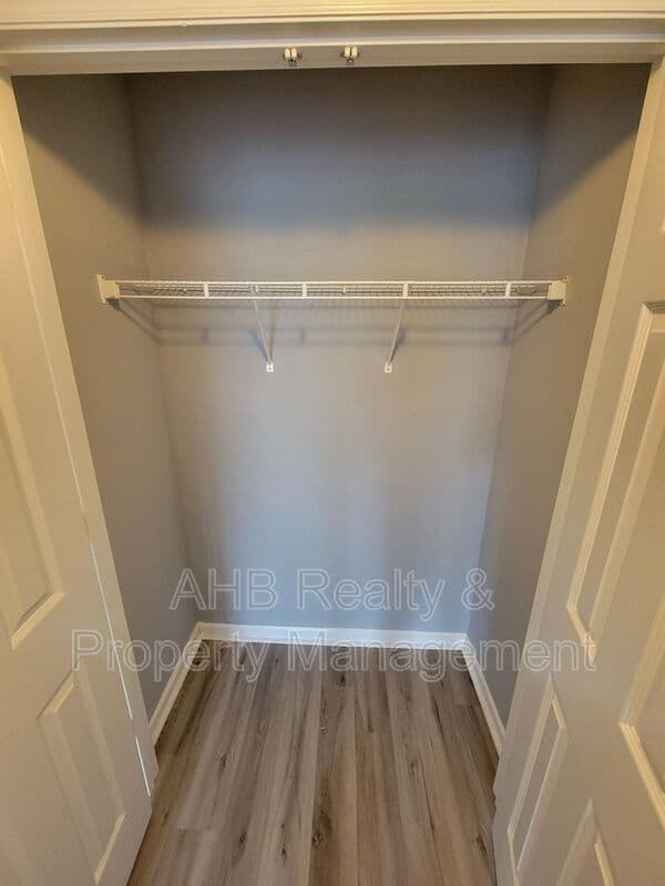 Burlington House: 3473-3C Forestdale Dr.