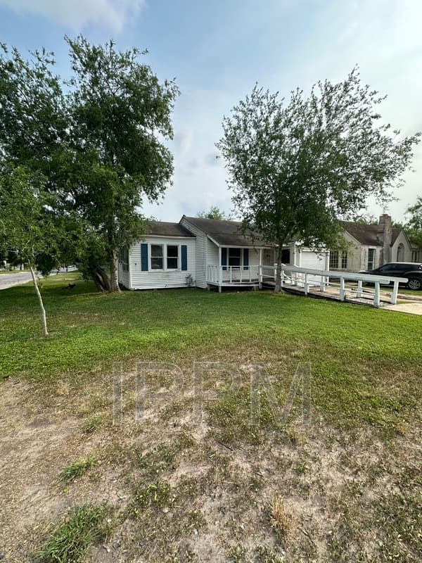 Harlingen House: 501 W Pierce Ave