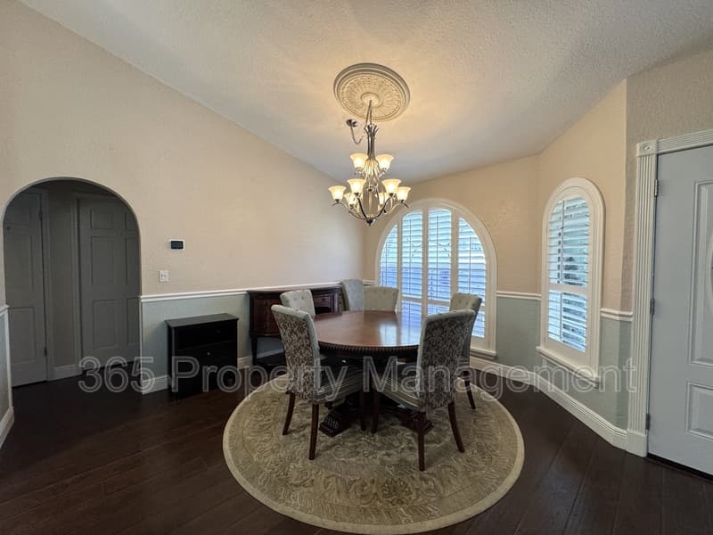 Spring Hill House: 6153 Mountain Way Avenue
