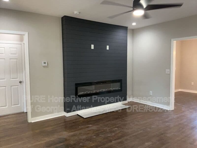 East Pt House: 2172 Ben Hill Rd